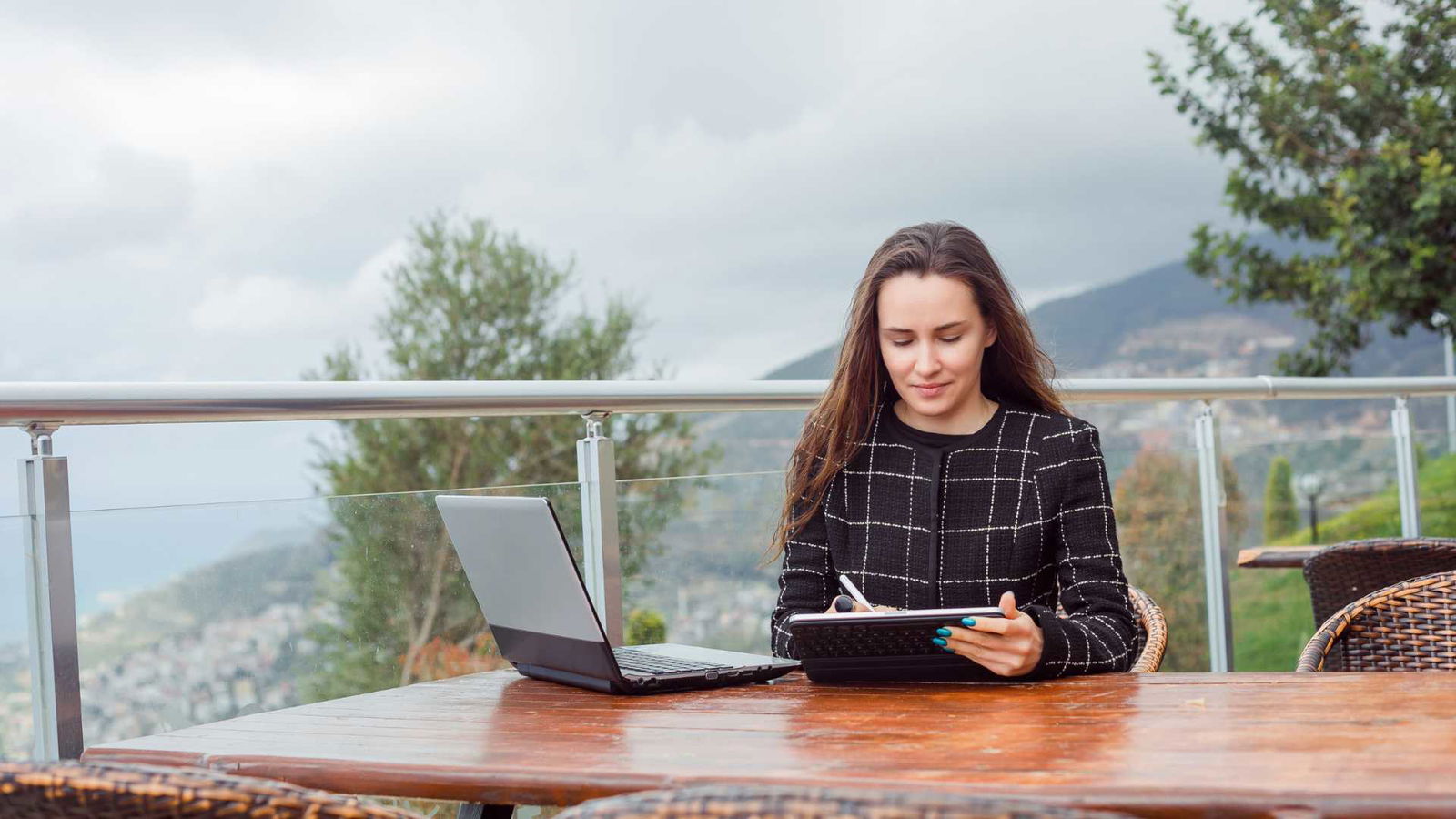 Digital Nomads and Taxes: A Guide to Location-Independent Tax Filing