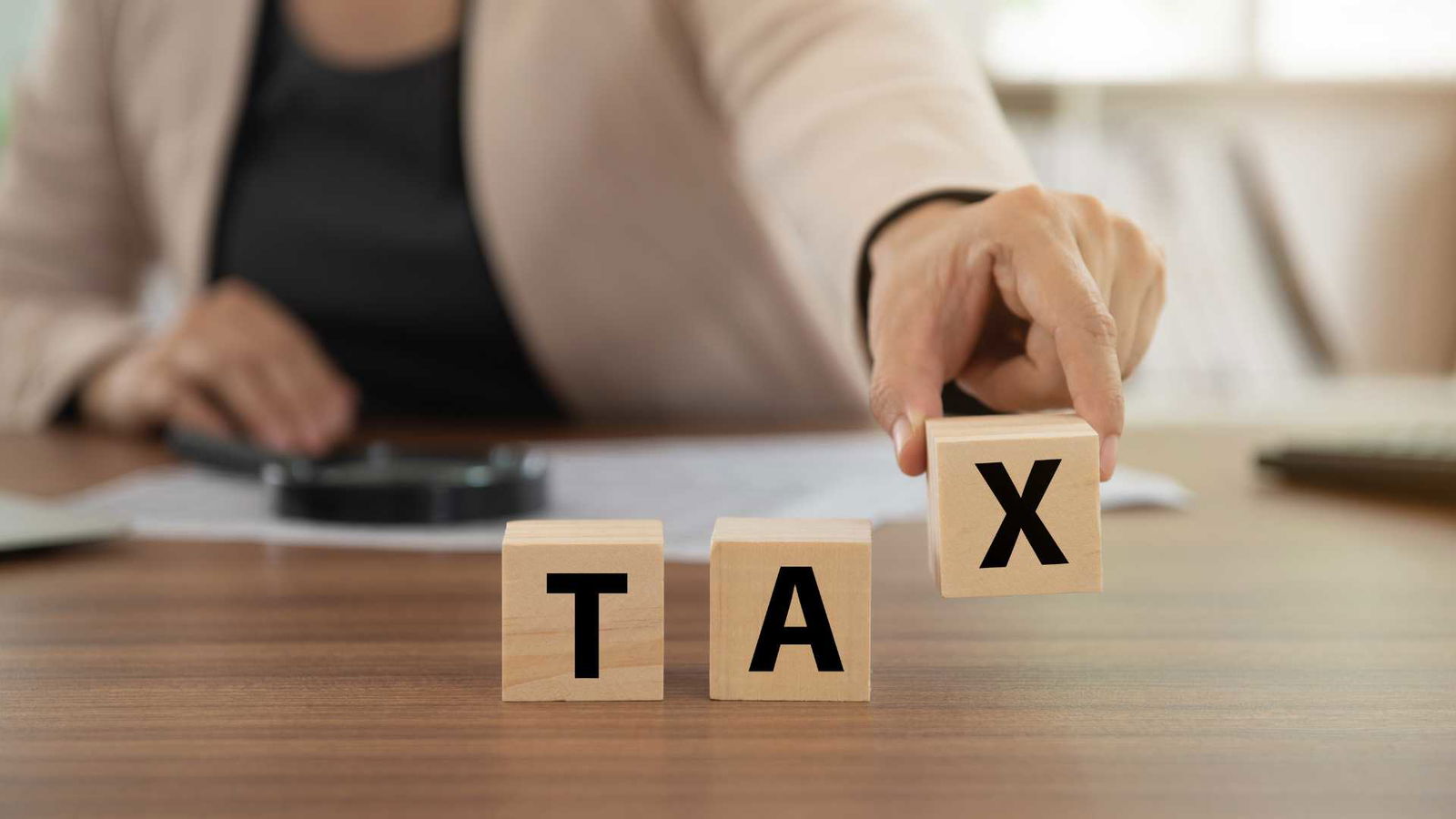 Read more about the article Optimizing Your Tax Strategy: 4 Money-Saving Tips for 2024